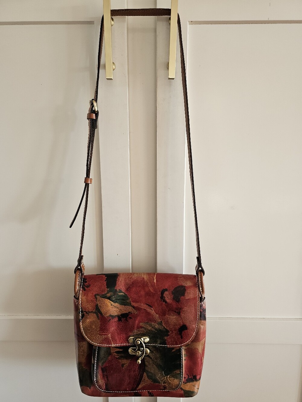 Patricia Nash Red and Brown Floral Leather Crossbody with Antique Brass Clasp - Picture 7 of 8